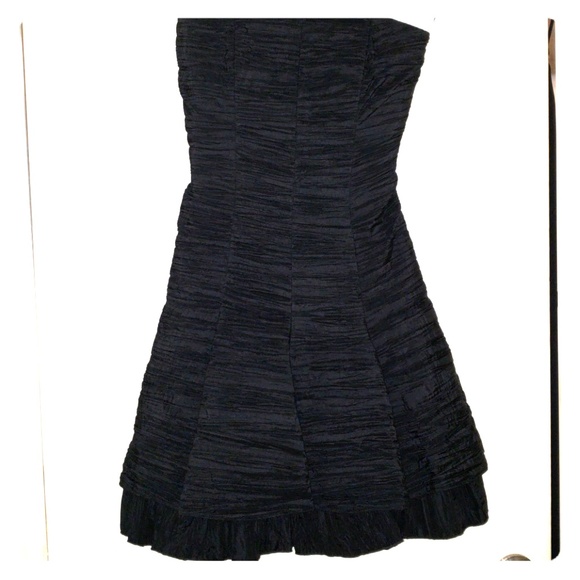 Jessica McClintock Dresses & Skirts - Jessica McClintock Black Strapless Dress